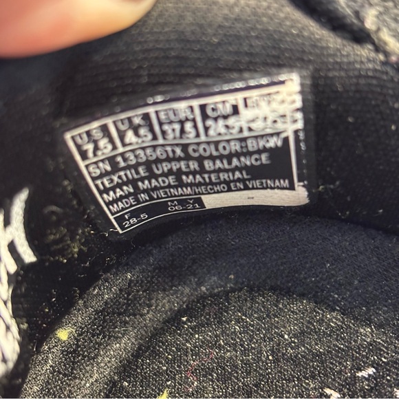 Skechers Women''s Black and White Sneakers Sz 7.5 Slip On Air-Cooled MemoryFoam - Picture 9 of 10